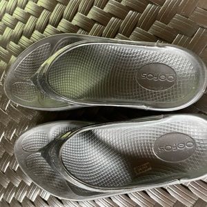 Women black oofos sandals /flip flop